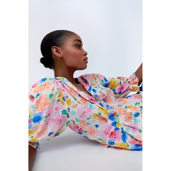 NWT Zara multicoloured floral print blouse with jeweled buttons, XS - Picture 2 of 10